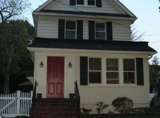 16 Wright Ave, Malverne, NY 11565