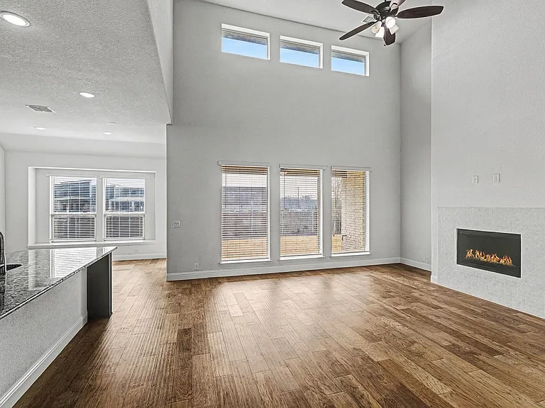 1080 Canuela Way — Photo 7