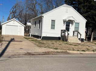 315 E Taylor St, Lyons, KS 67554