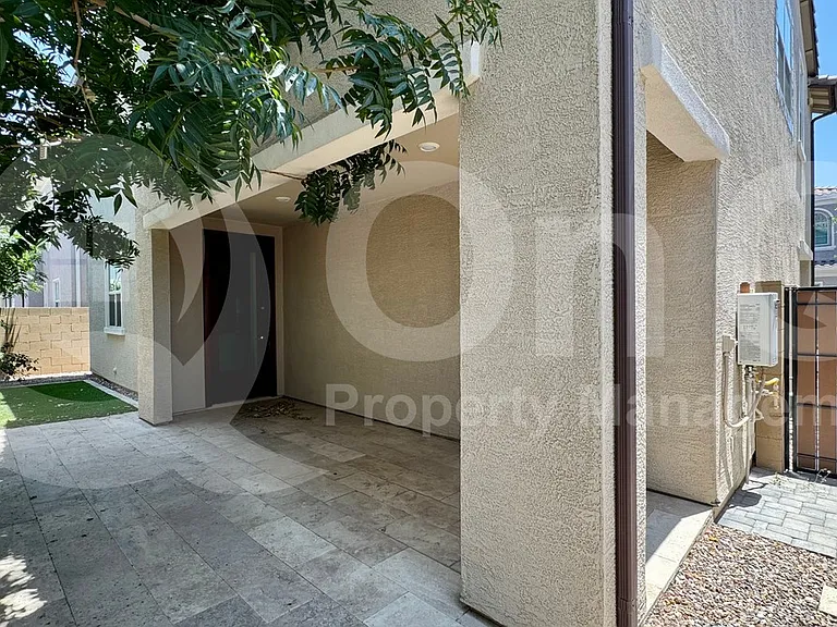 1068 E Sabino Dr — Photo 11