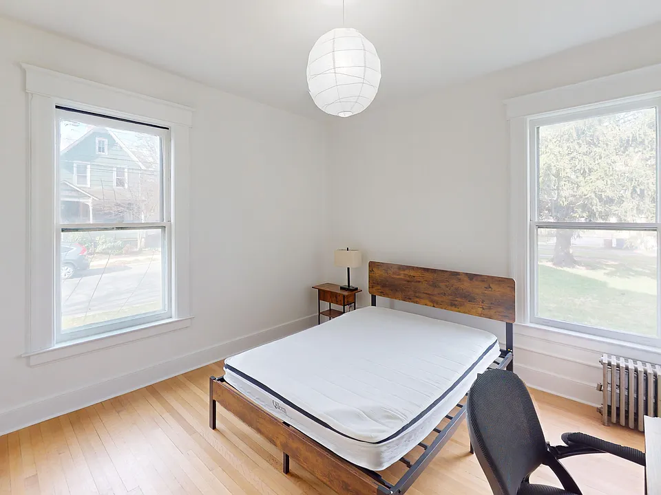 120 Laurel Ave #1
