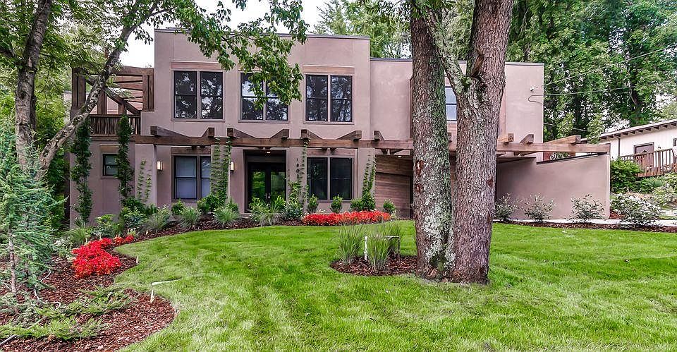 1802 Lakehurst Dr in the Spring