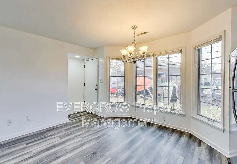 142 N 7th Ave — Photo 9