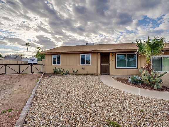 3rd image of 8827 W Desert Cove Ave