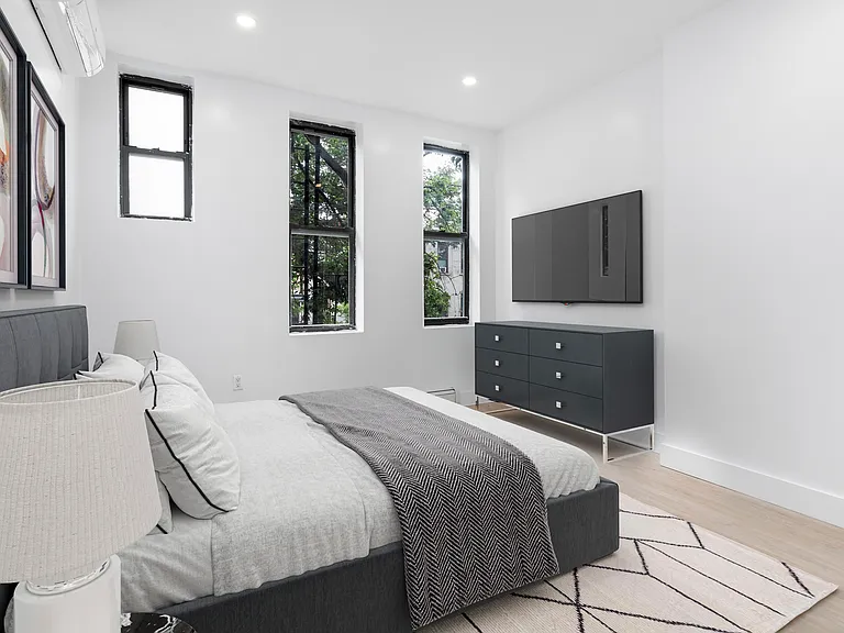 810 Macon St #B2 — Photo 6