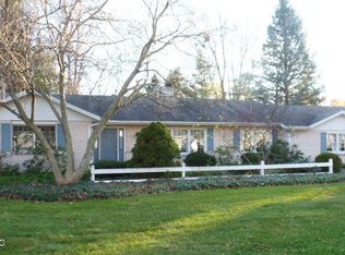 1728 Redwood Dr, Stevensville, MI 49127