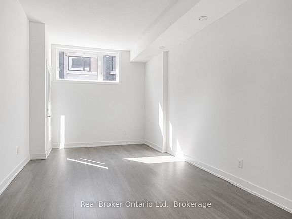 5th image of 1135 Cooke Blvd #109
