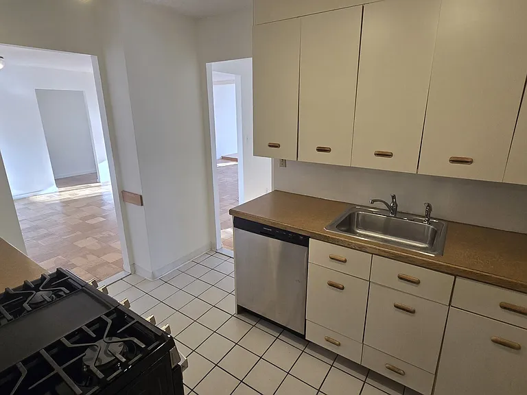 77 Pond Ave #606 — Photo 3