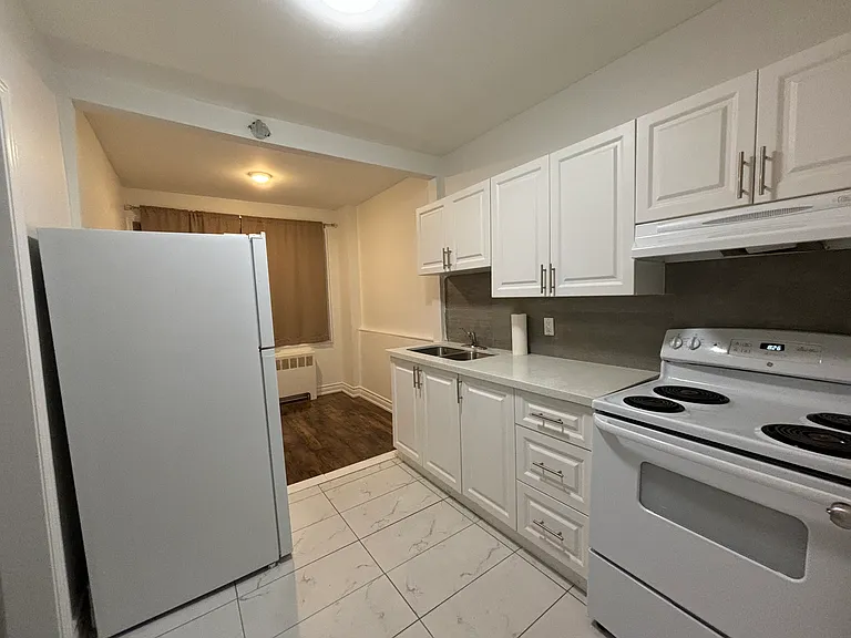 2885 Saint Clair Ave E #3 — Photo 3