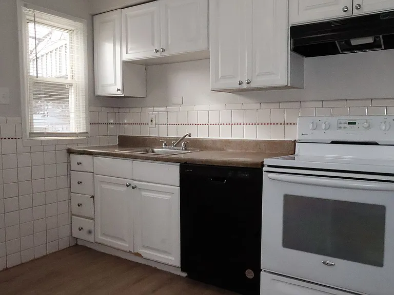 10131 Cabot Dr — Photo 5