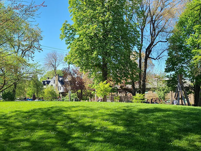 Gardner Court - Portland Oregon - Couch Park