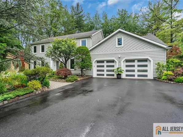 5 Leighton Dr, East Brunswick, NJ 08816