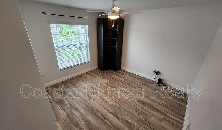 11404 Holmbridge Ln — Photo 10