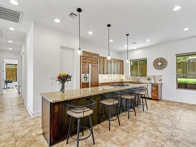1006 Lipan Trl — Photo 7