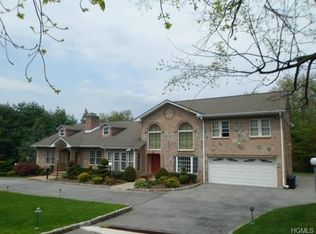 33 Colonial Rd, White Plains, NY 10605