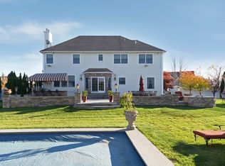 131 Fig Dr, Dix Hills, NY 11746