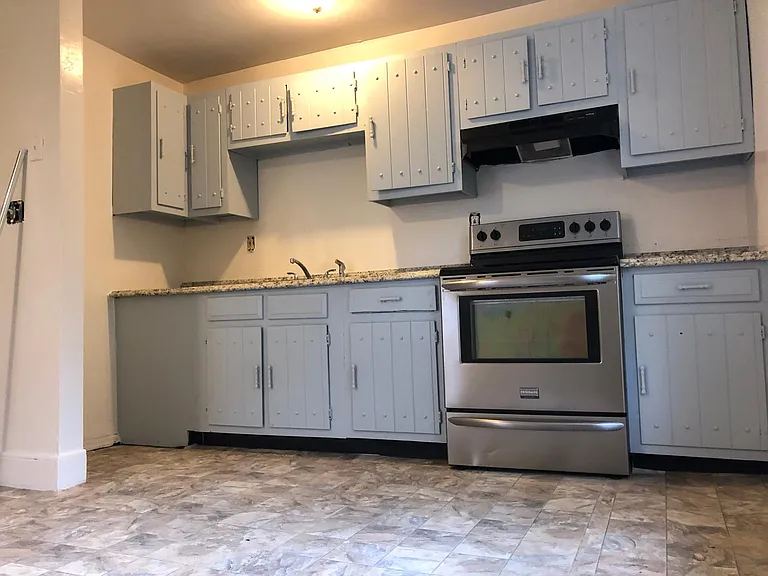 220 Sherman Ave — Photo 5