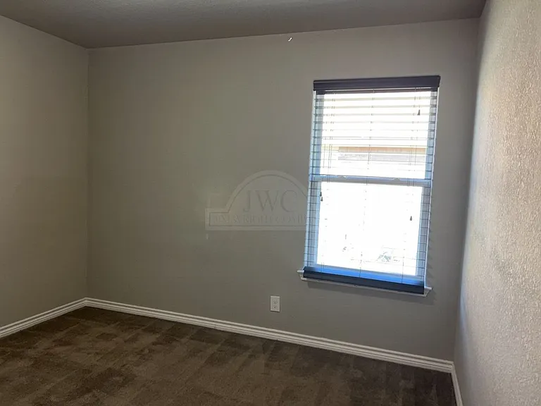 2604 Tarrant County Dr — Photo 12