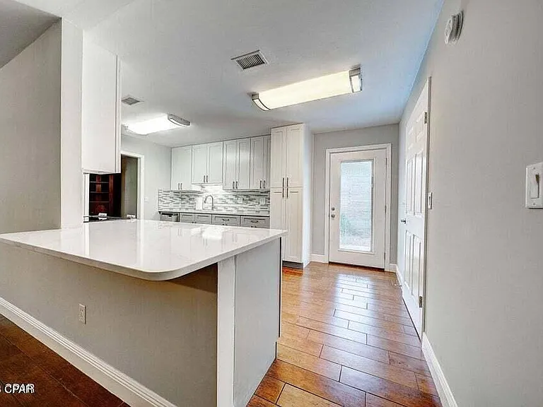 350 Greenwood Cir — Photo 13