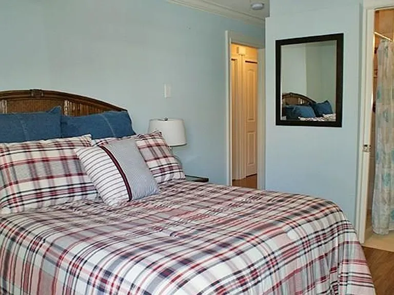 1065 Gulf Shore Blvd N #416 — Photo 13