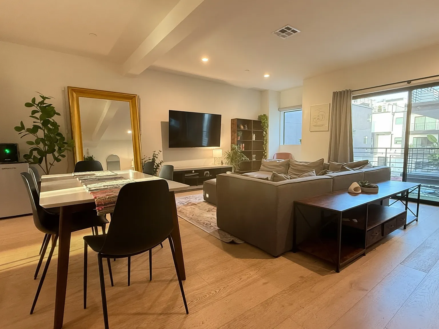1205 Zachary Ln — Photo 4