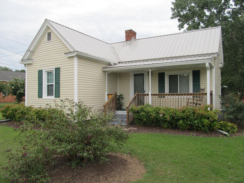 784 sq ft,new medal roof ,new gutters