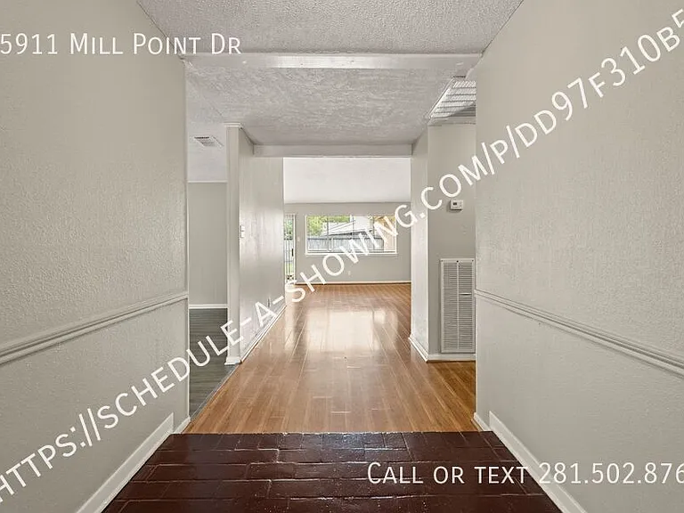 15911 Mill Point Dr — Photo 2