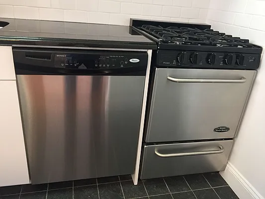 Rented by Metropolis Real Estate of Manhattan | media 1