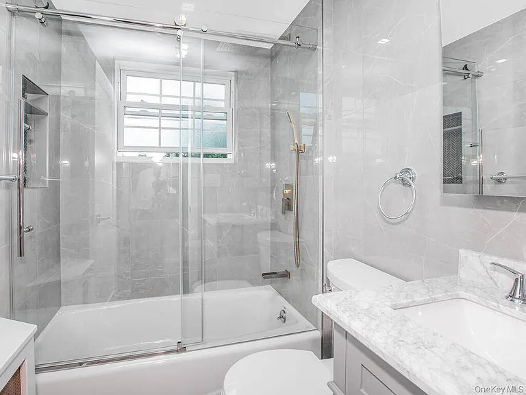 70 Normandy Rd — Photo 12