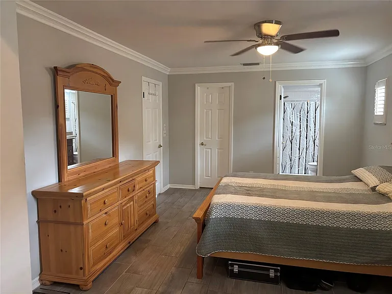 105 E Cottesmore Cir — Photo 12