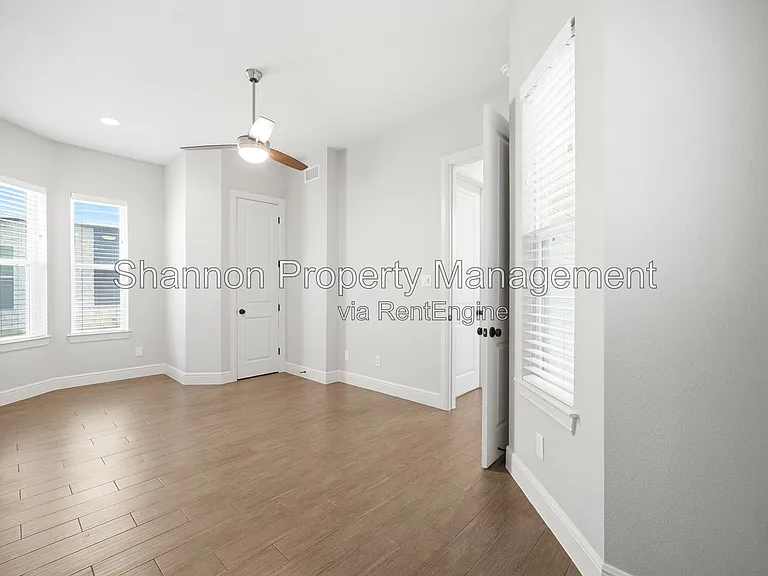 1204 W 16th St #B — Photo 13