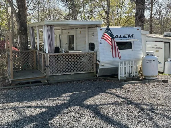 121 Pier Ave, New London, NC 28127
