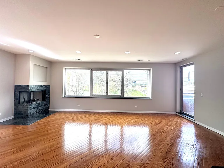 1635 W Cortland St #301 — Photo 9
