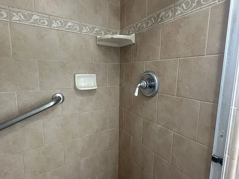 1416 W Harris Ave — Photo 17
