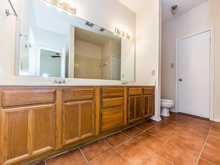 2710 Francisco Dr — Photo 16