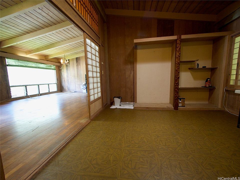 2nd image of 2550 Ipulei Way