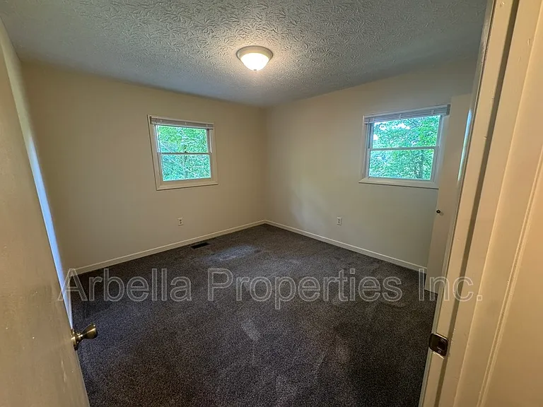 1029 Surmont Ct — Photo 10