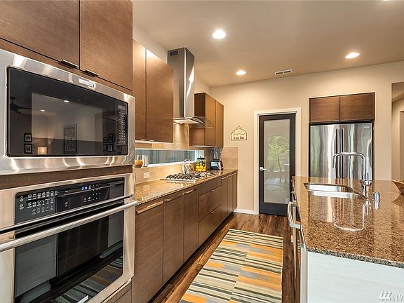 5th image of 854 SE 11th St