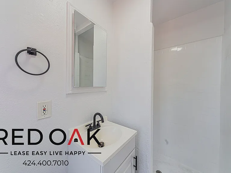 1111 N Doheny Dr #A — Photo 10
