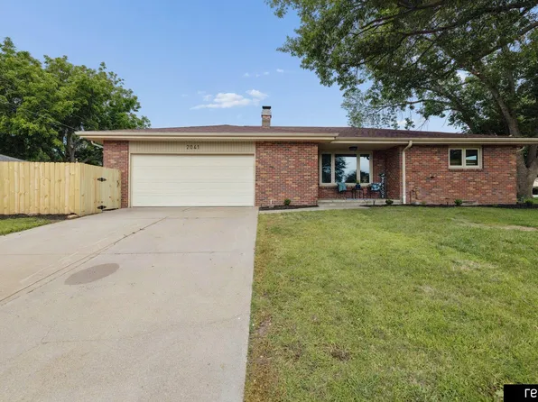 2041 N 77th St, Lincoln, NE 68505