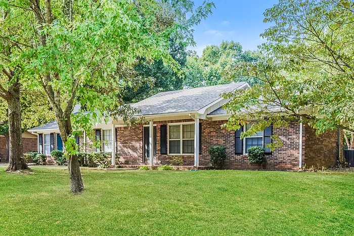 112 Oakcrest Rd — Photo 3