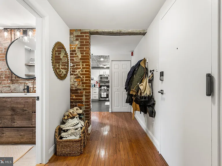 205 N 4th St #11-F5 — Photo 6