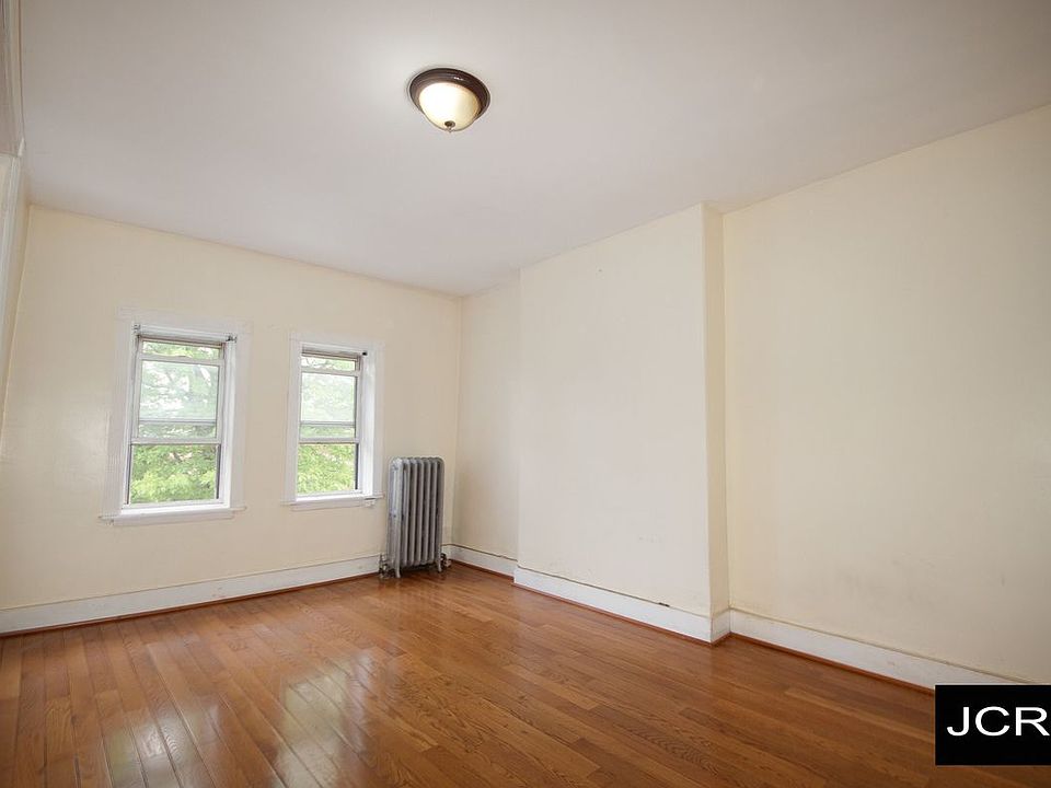 1st image of 815 Lincoln Pl APT 3