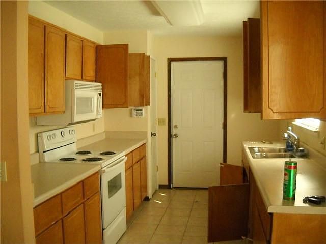 2nd image of 909 Pelican Pl