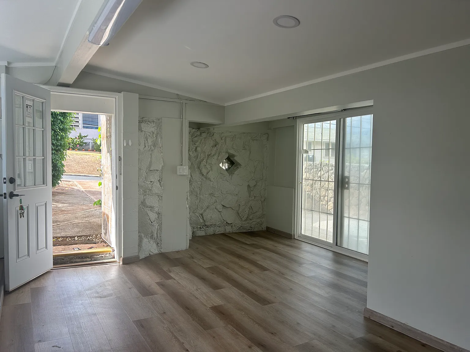 747 15th Ave — Photo 1