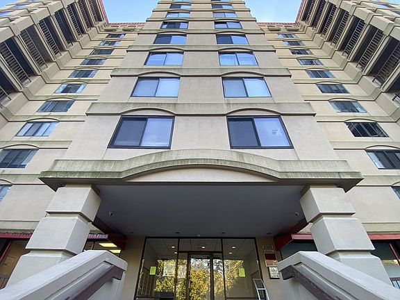 2nd image of 1600 Park Cir APT 714