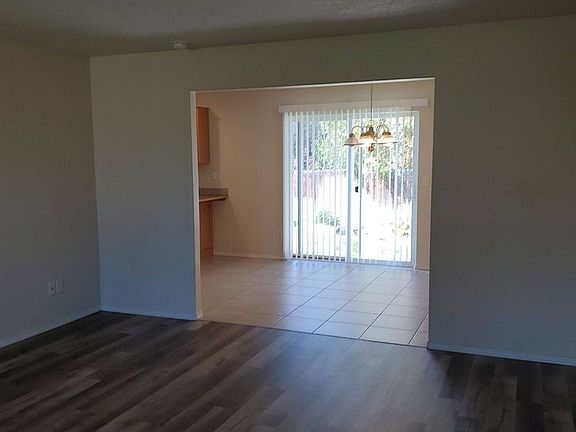 5th image of 460 Laguna Dr #B