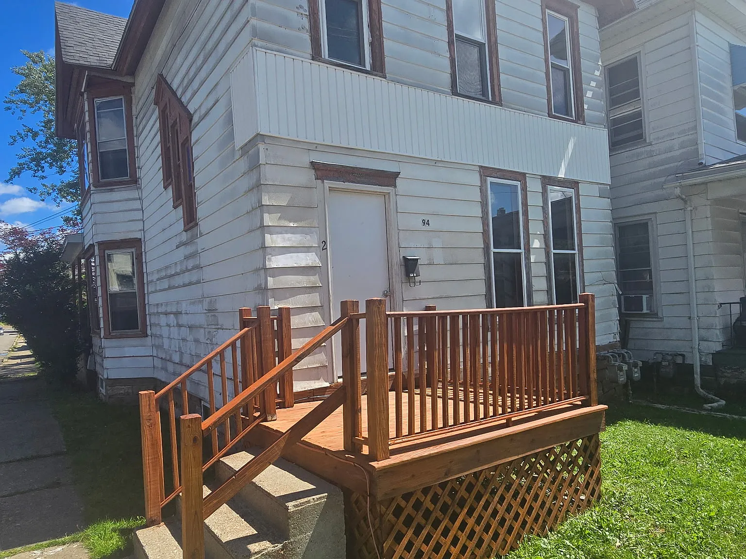 94 Kennedy St — Photo 2