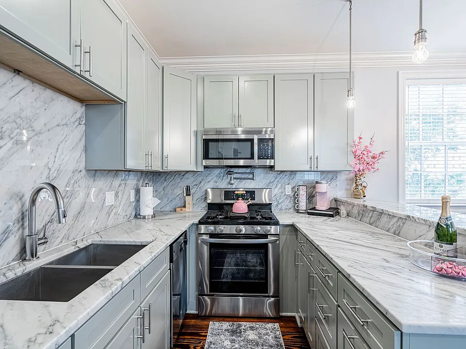 1201 Baronne St #6