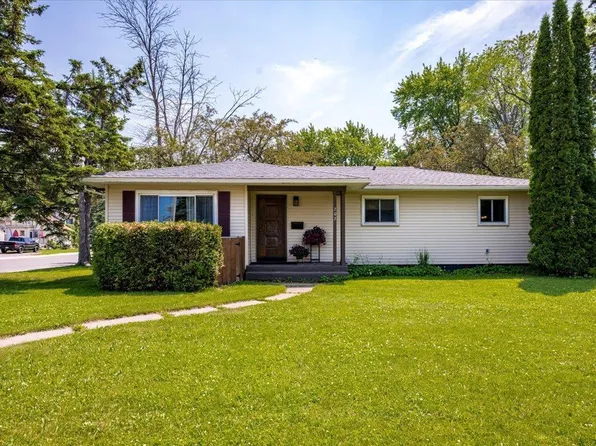 702 N 21st St, Superior, WI 54880